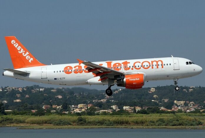 Airbus_A320-214_easyJet_JP7432612