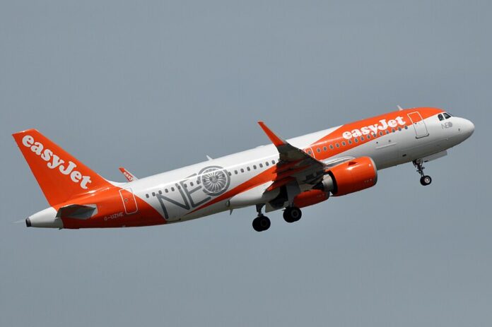 EasyJet_G-UZHE_Airbus_A320neo_at_CDG